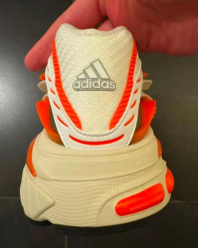 名不断」的 adidas 宝藏qy球友会网站建议锁定这双「联(图17)