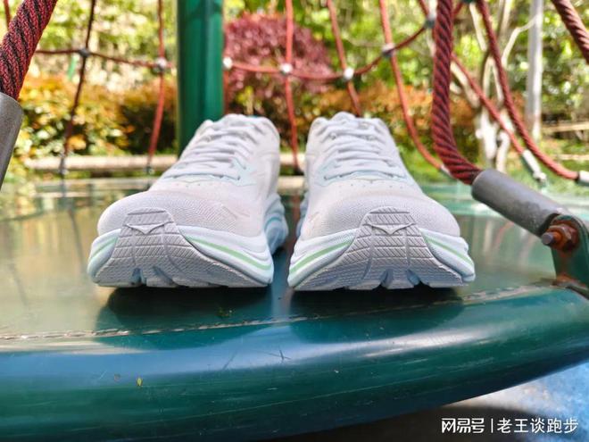 10：恰到好处的卓越跑鞋HOKA CLIFTON(图12)