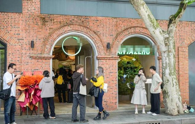 卖爆了！线上打折多赚钱反而变难港股运动鞋服四巨头：安踏李宁(图11)