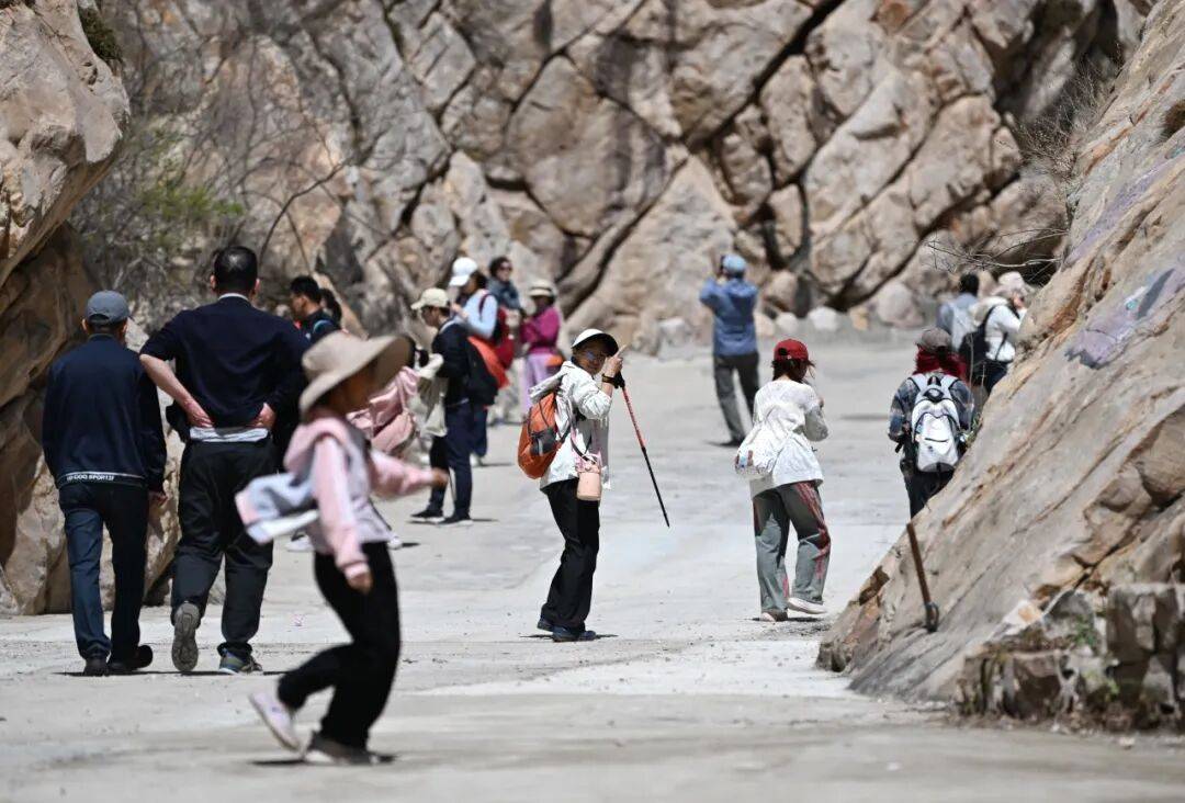 端化鞋子平民化 行业观察户外市场新趋势：服装高(图3)